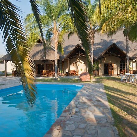 Oshakati Country Hotel Exterior foto