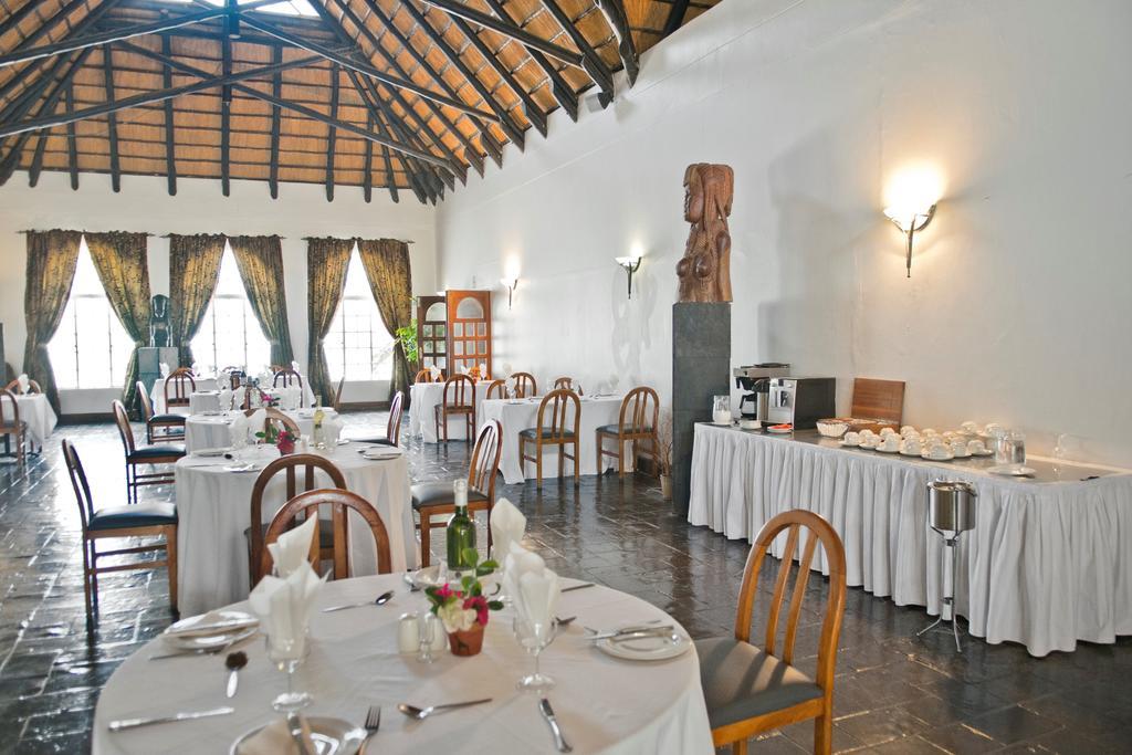 Oshakati Country Hotel Exterior foto