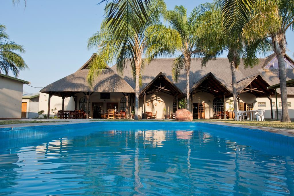 Oshakati Country Hotel Exterior foto