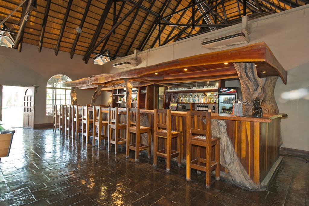 Oshakati Country Hotel Exterior foto
